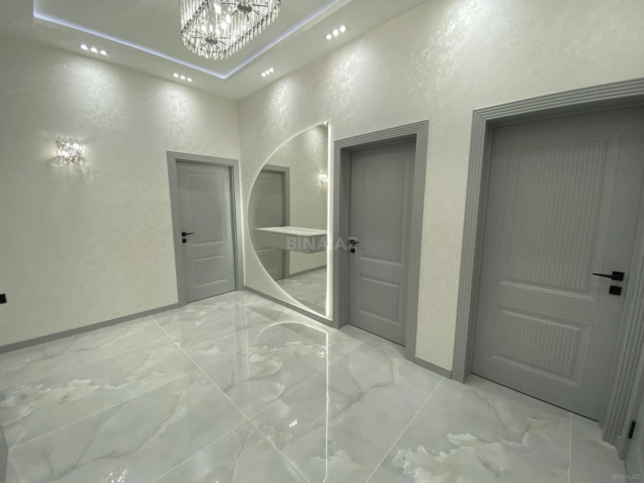 Satılır 3 otaqlı mənzil 108 m²