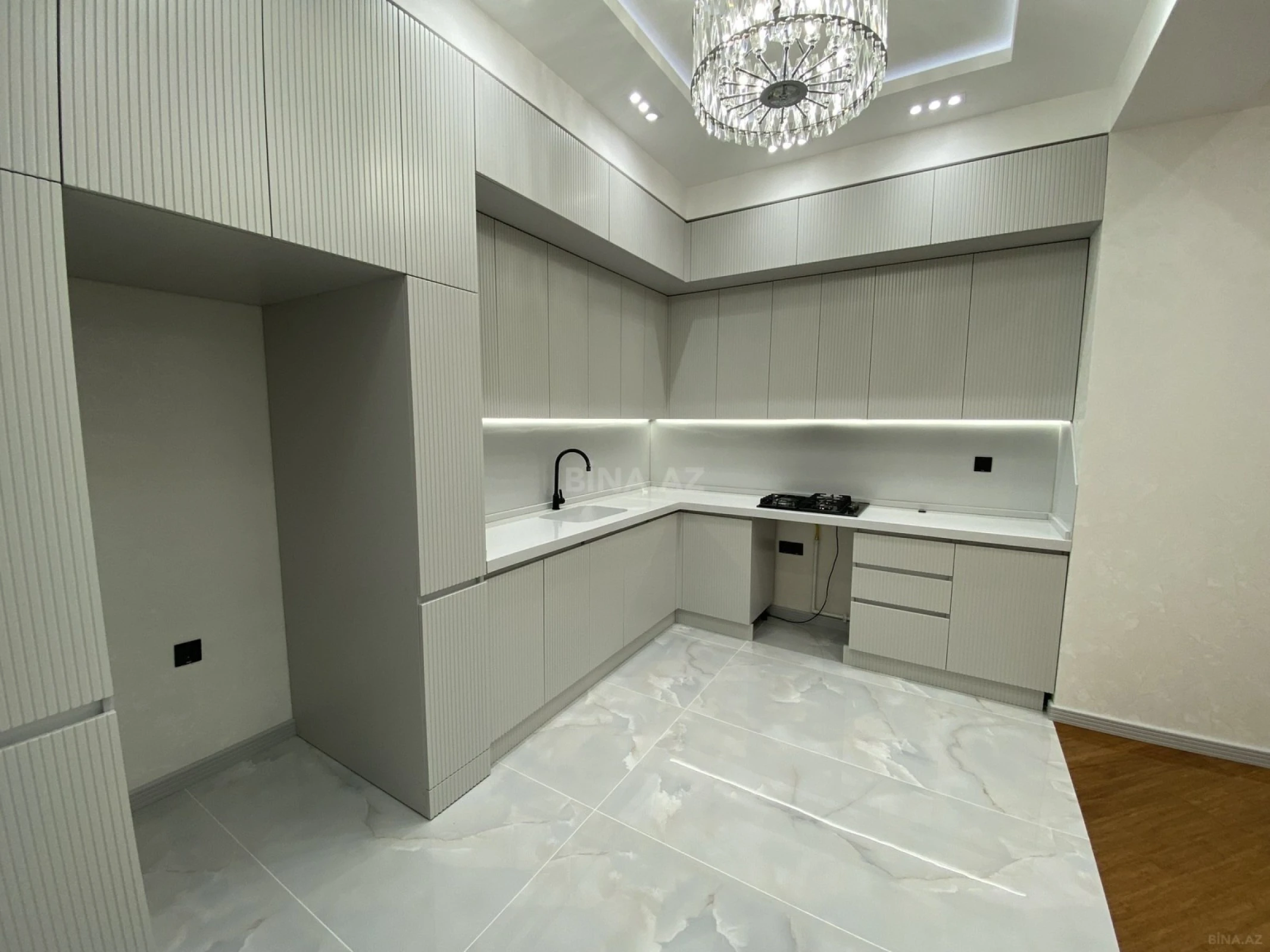 Satılır 3 otaqlı mənzil 108 m²