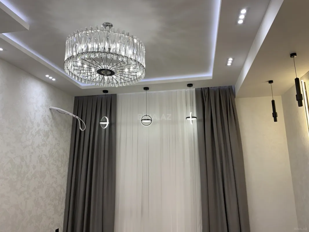 Satılır 3 otaqlı mənzil 108 m²