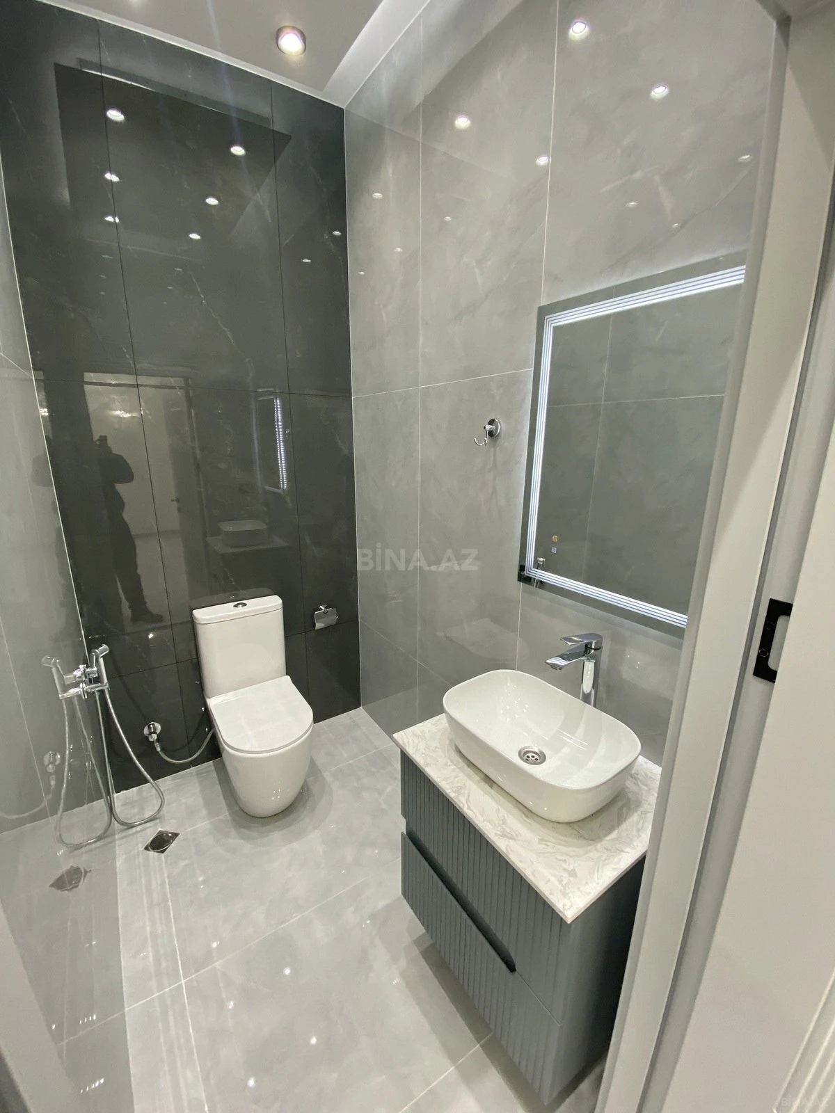Satılır 3 otaqlı mənzil 108 m²