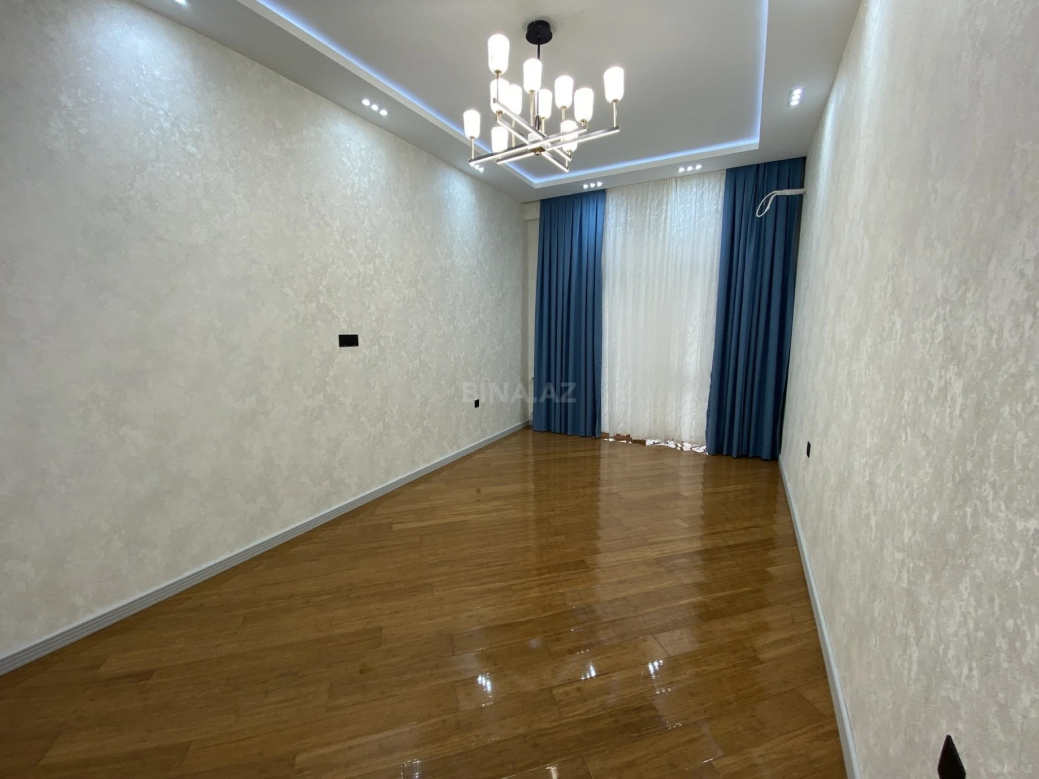 Satılır 3 otaqlı mənzil 108 m²