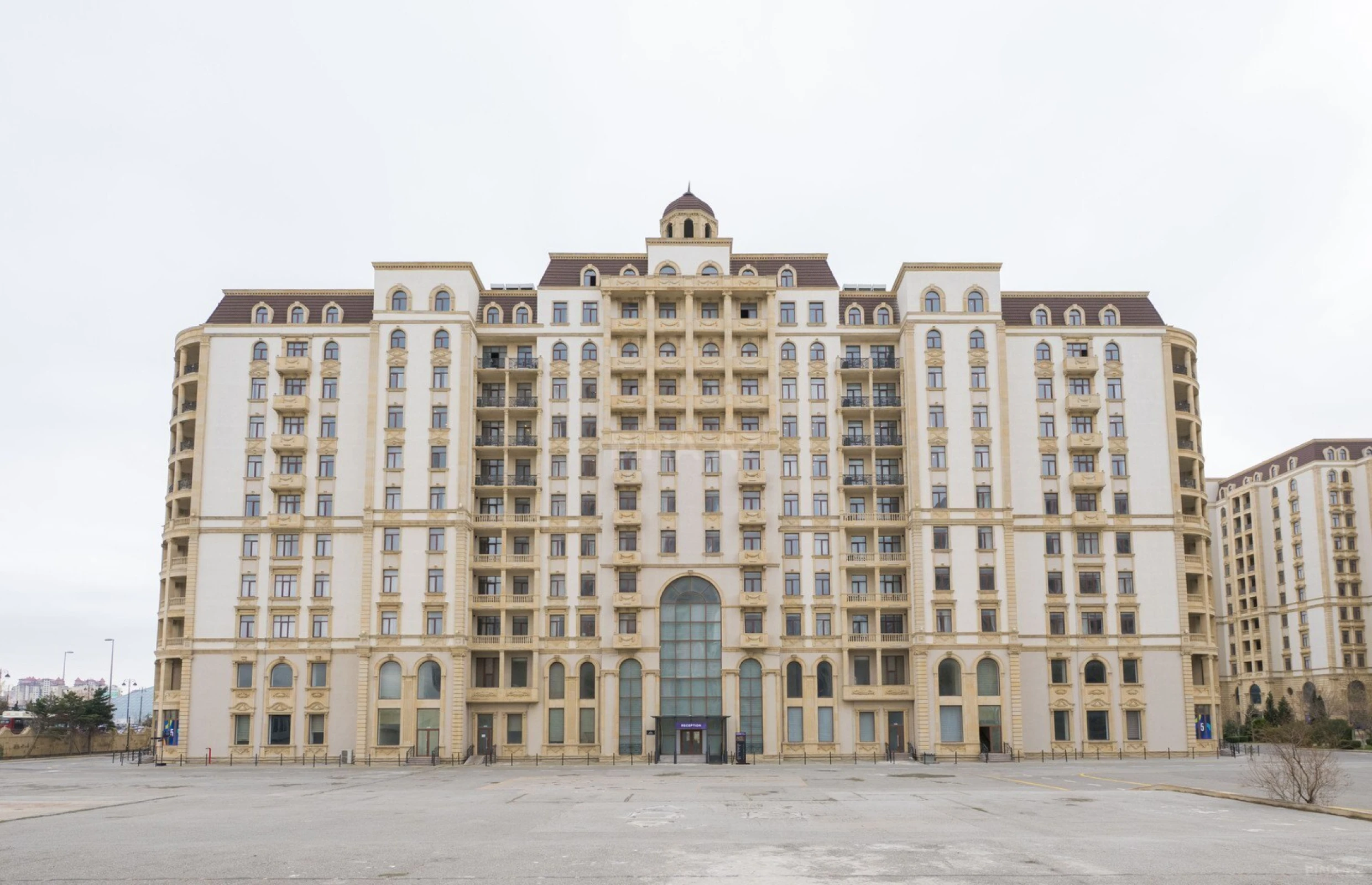 Kirayə verilir 2 otaqlı mənzil 111 m²