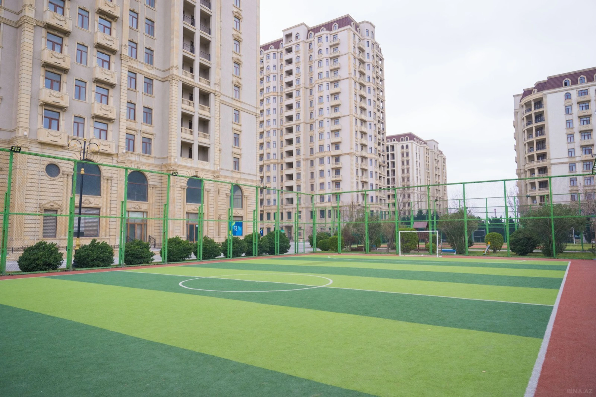 Kirayə verilir 2 otaqlı mənzil 111 m²