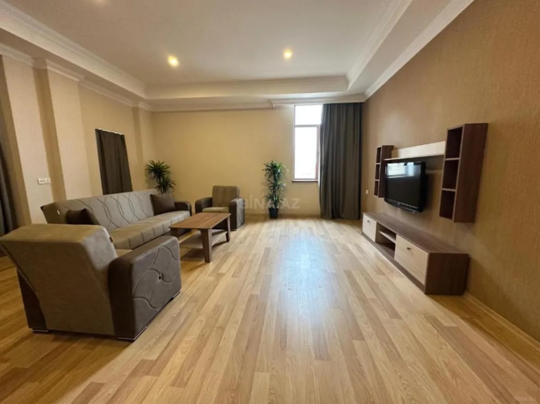 Kirayə verilir 2 otaqlı mənzil 111 m²