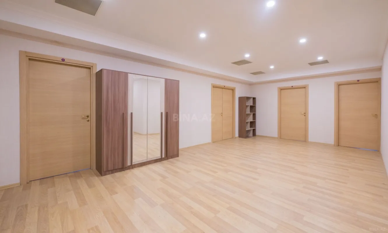 Kirayə verilir 2 otaqlı mənzil 111 m²