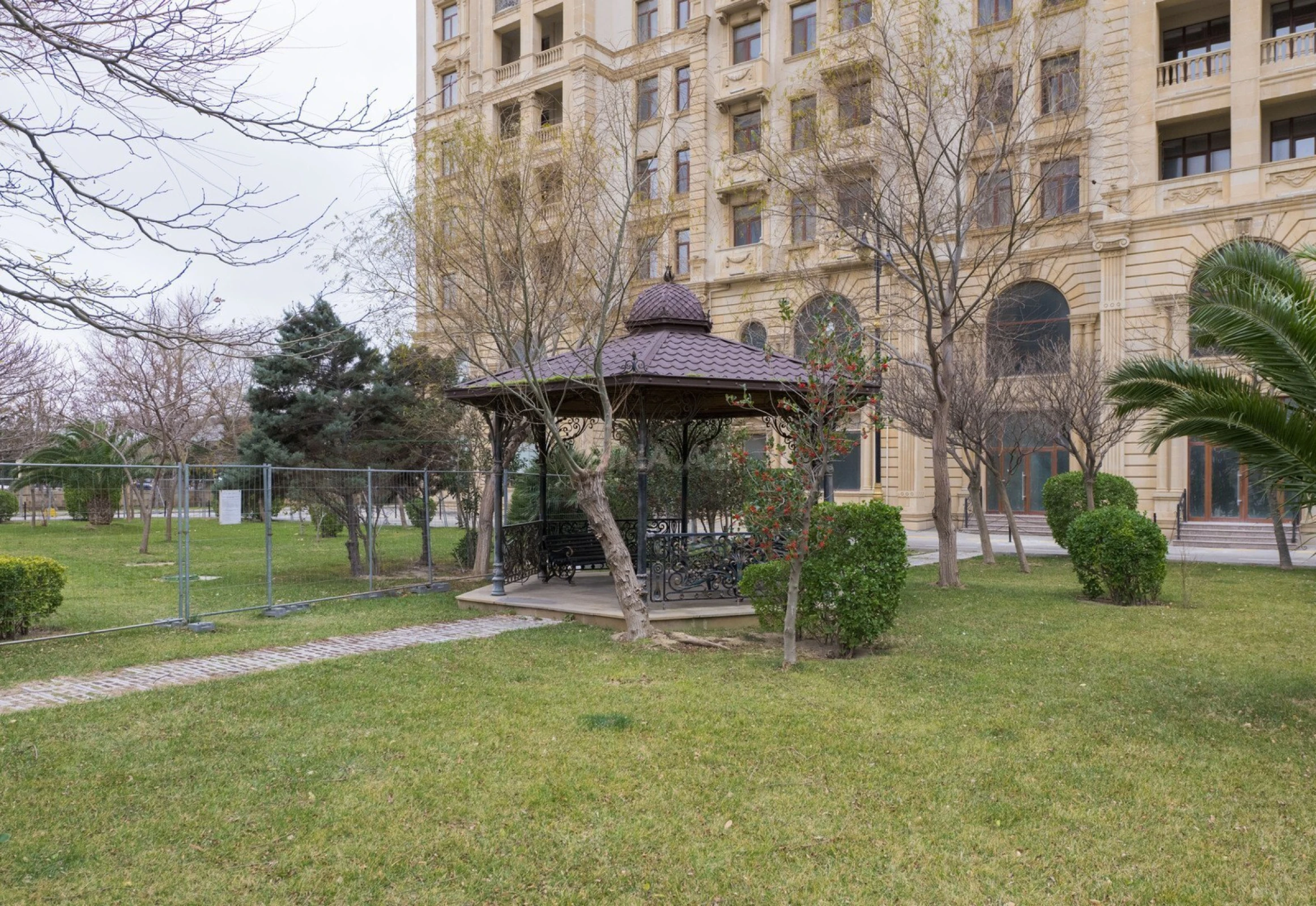 Kirayə verilir 2 otaqlı mənzil 111 m²