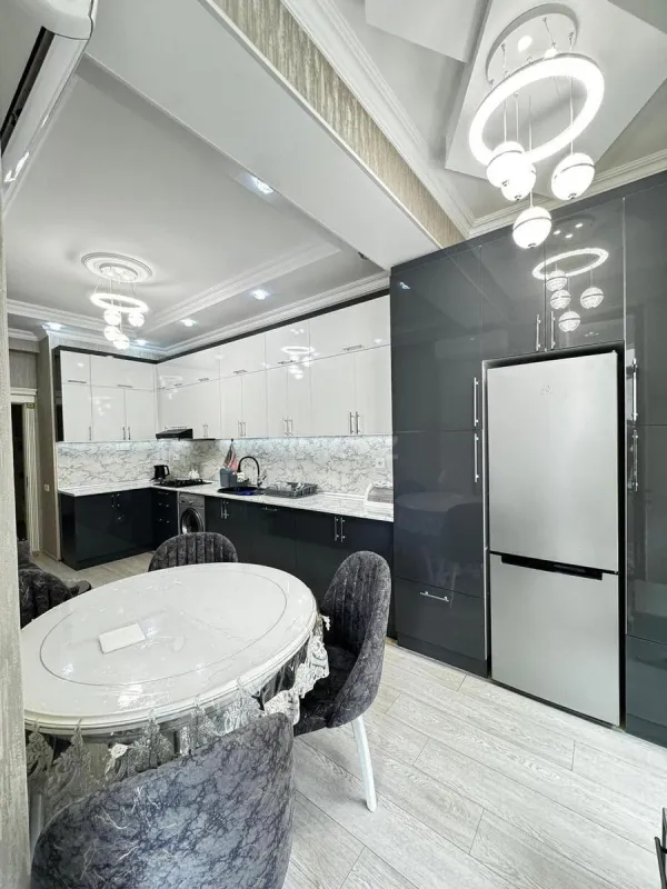 Kirayə verilir 3 otaqlı mənzil 118 m²