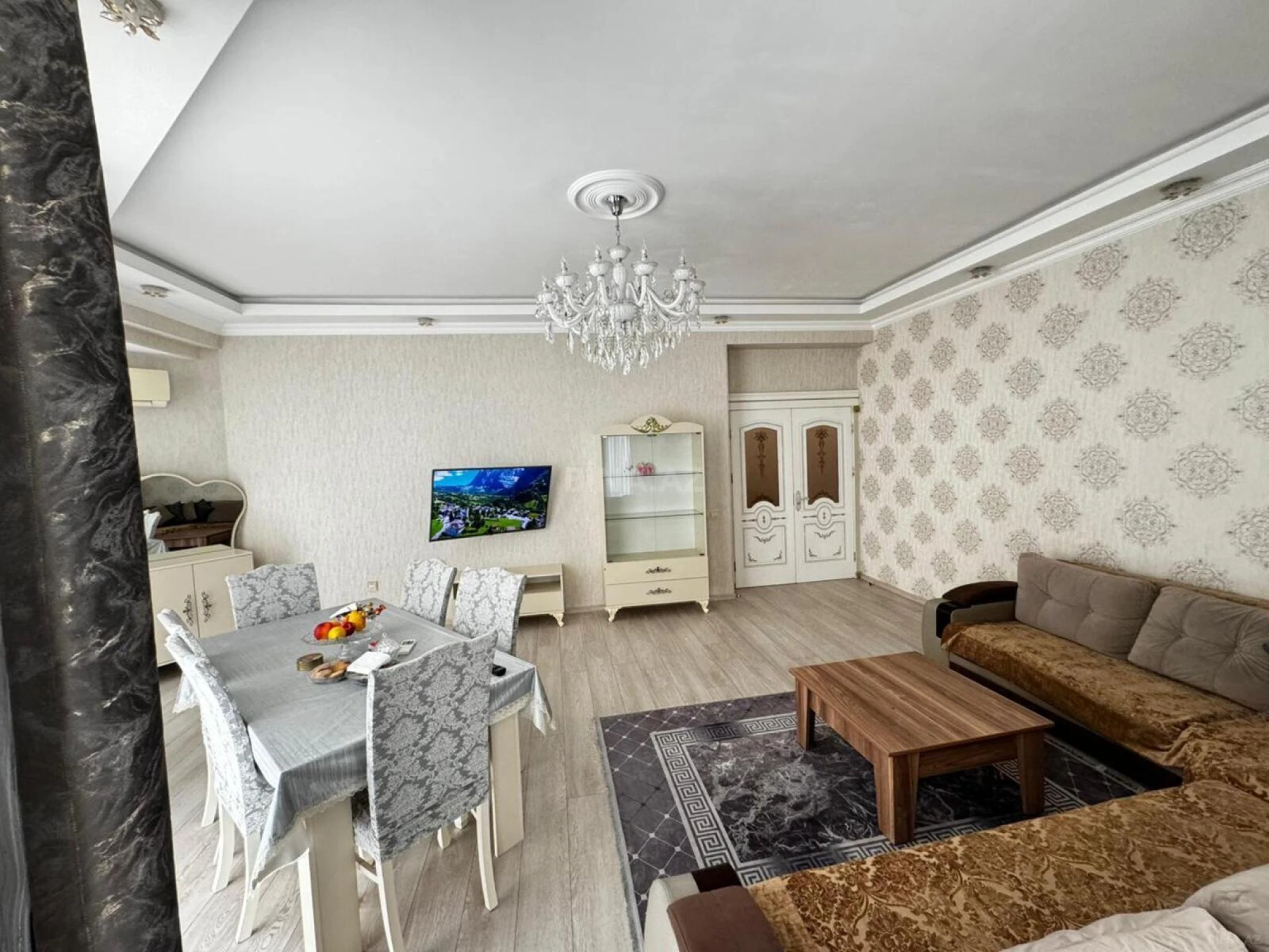 Kirayə verilir 3 otaqlı mənzil 118 m²