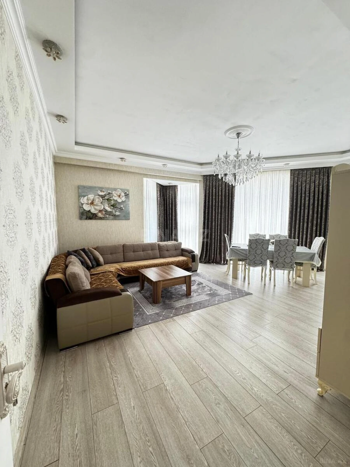 Kirayə verilir 3 otaqlı mənzil 118 m²