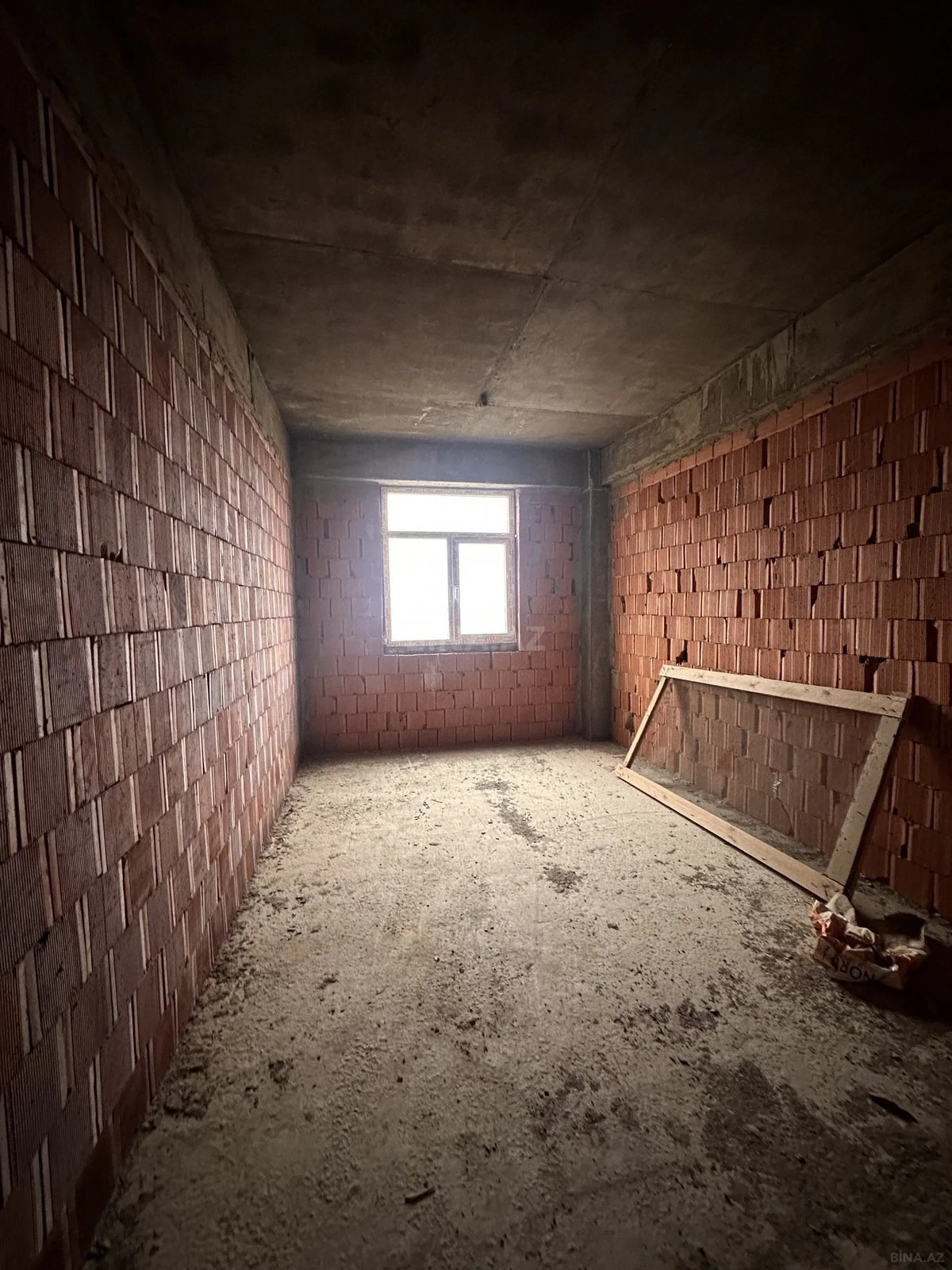 Satılır 2 otaqlı mənzil 83 m²