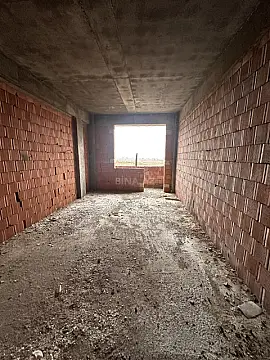 Satılır 2 otaqlı mənzil 83 m²