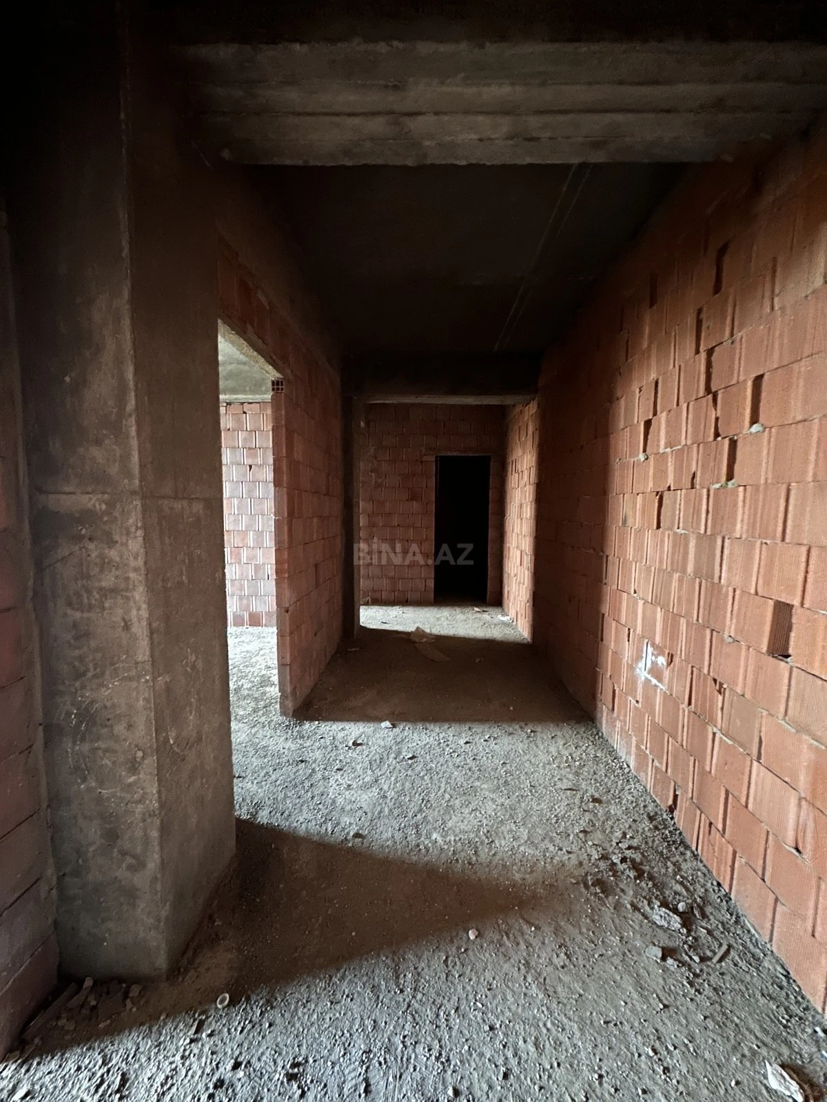 Satılır 2 otaqlı mənzil 83 m²