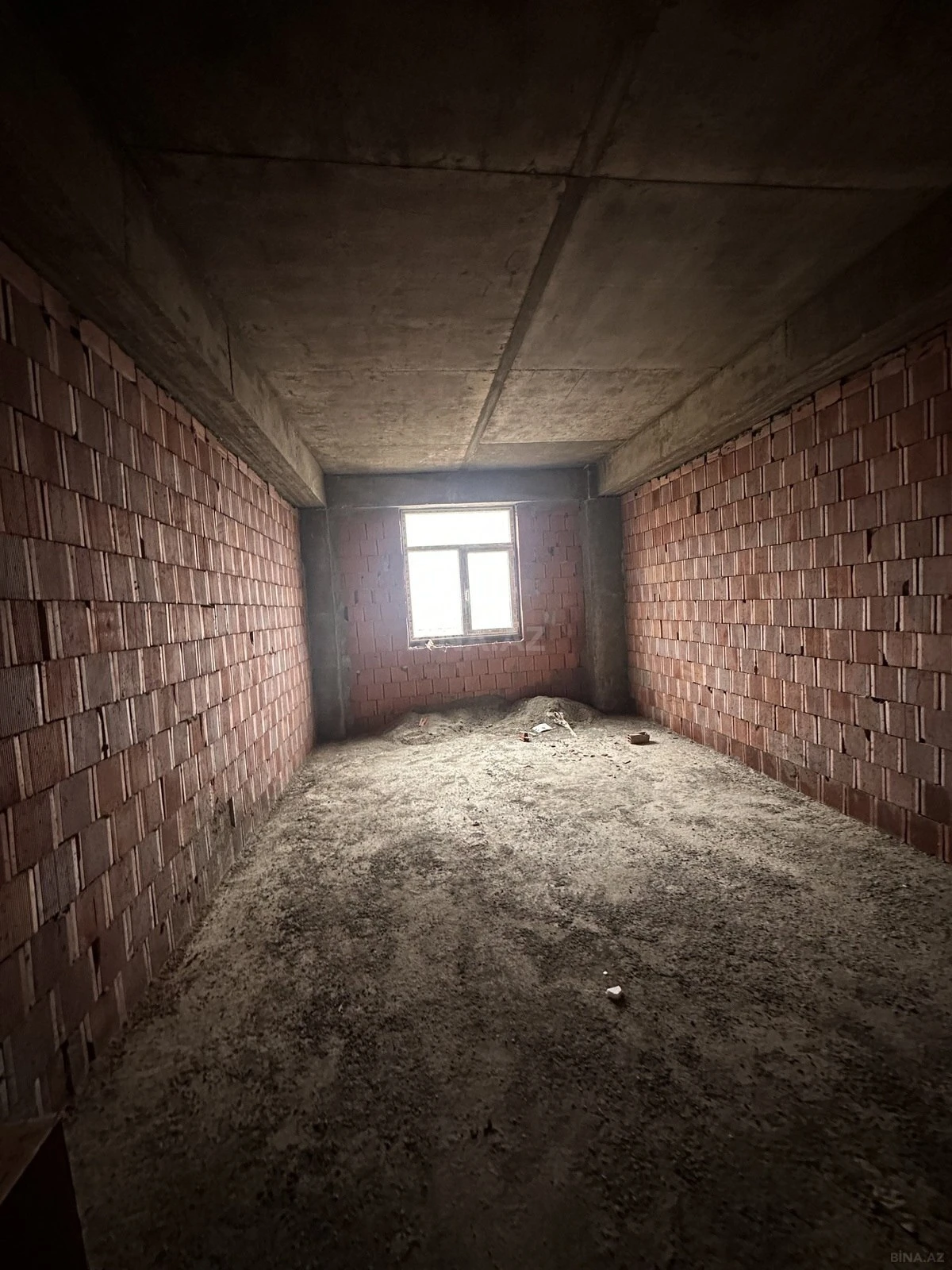 Satılır 2 otaqlı mənzil 83 m²