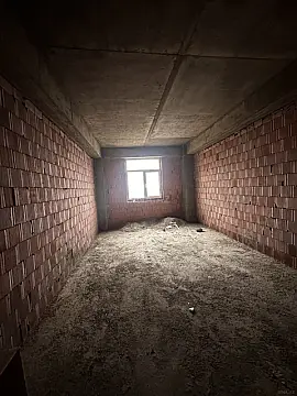 Satılır 2 otaqlı mənzil 83 m²