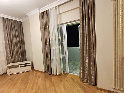 Kirayə verilir 3 otaqlı mənzil 120 m²