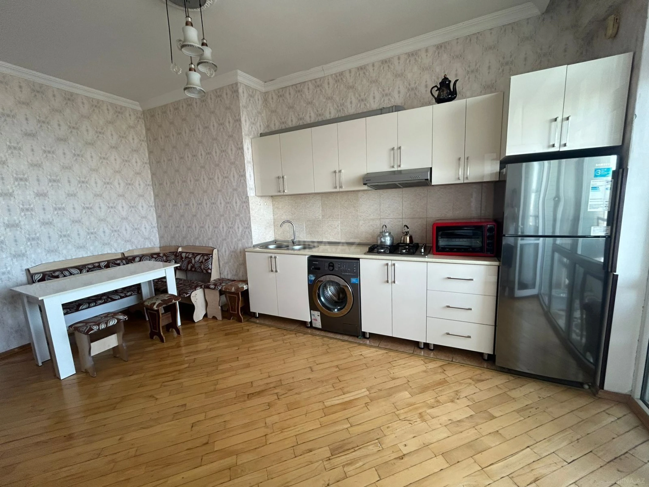 Kirayə verilir 2 otaqlı mənzil 80 m²