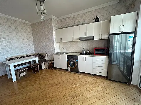 Kirayə verilir 2 otaqlı mənzil 80 m²