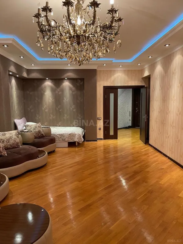 Kirayə verilir 3 otaqlı mənzil 160 m²