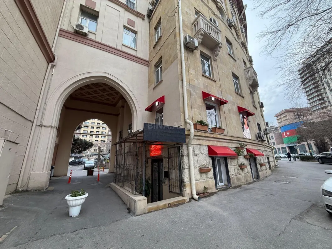 Satılır obyekt 130 m²