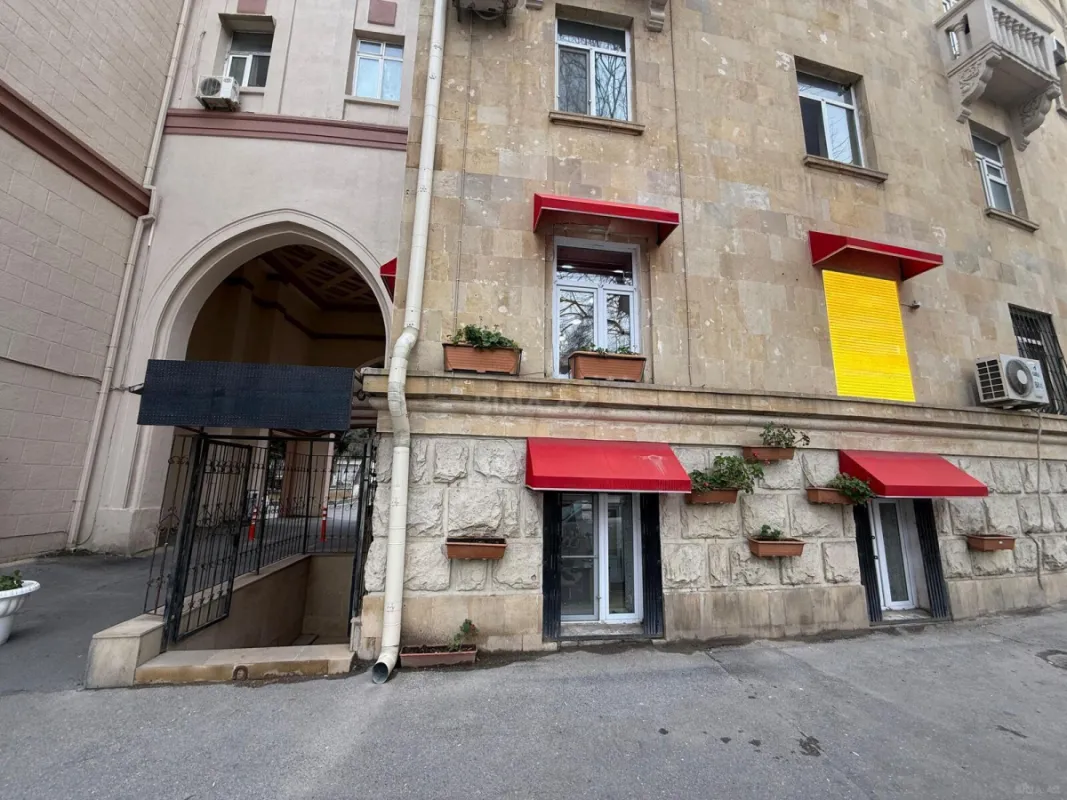 Satılır obyekt 130 m²