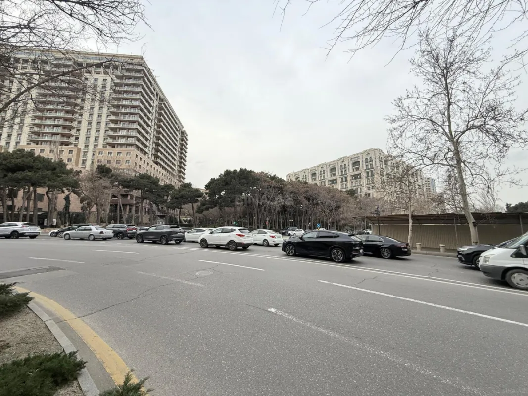 Satılır obyekt 130 m²