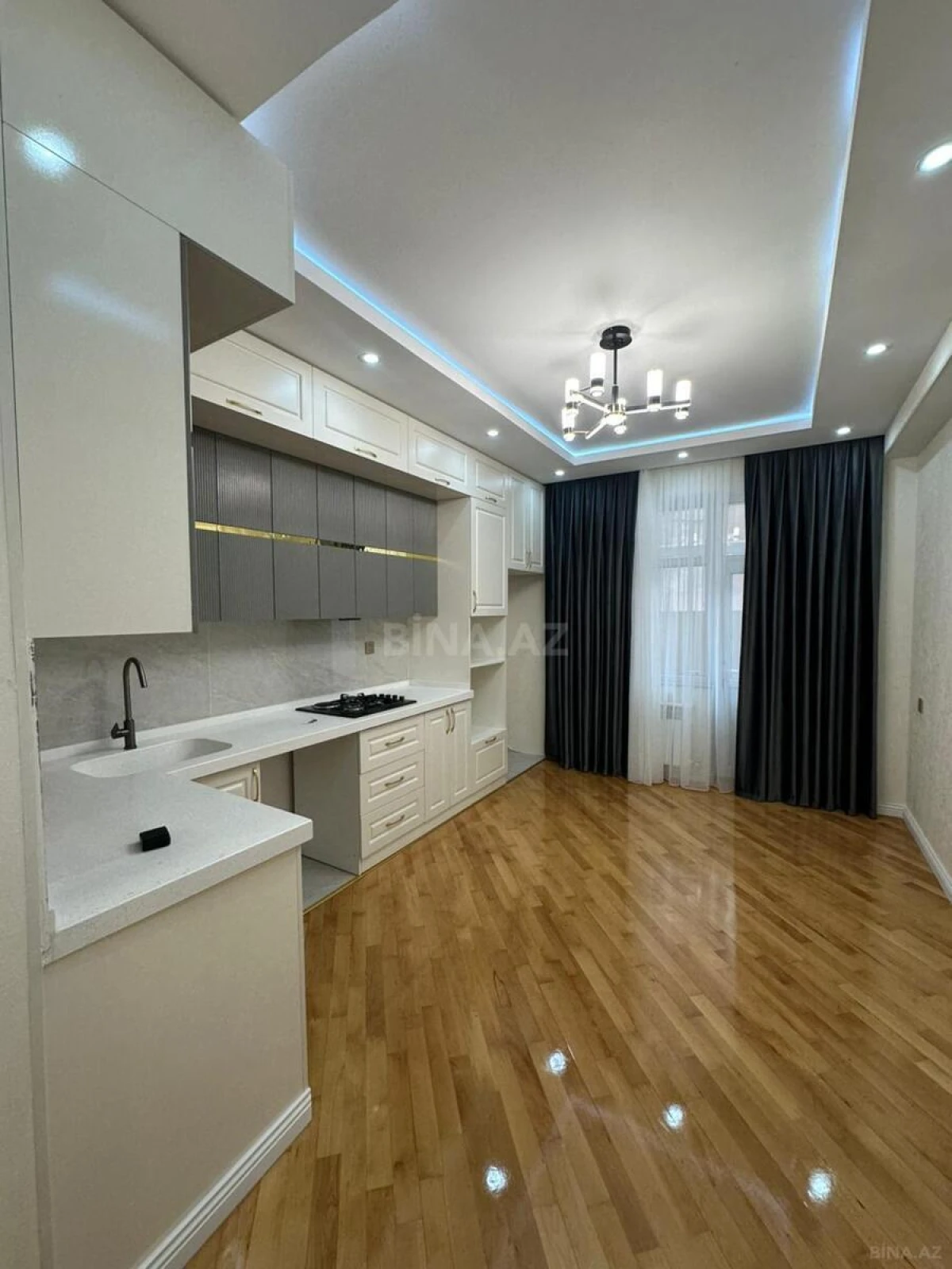 Satılır 3 otaqlı mənzil 130 m²