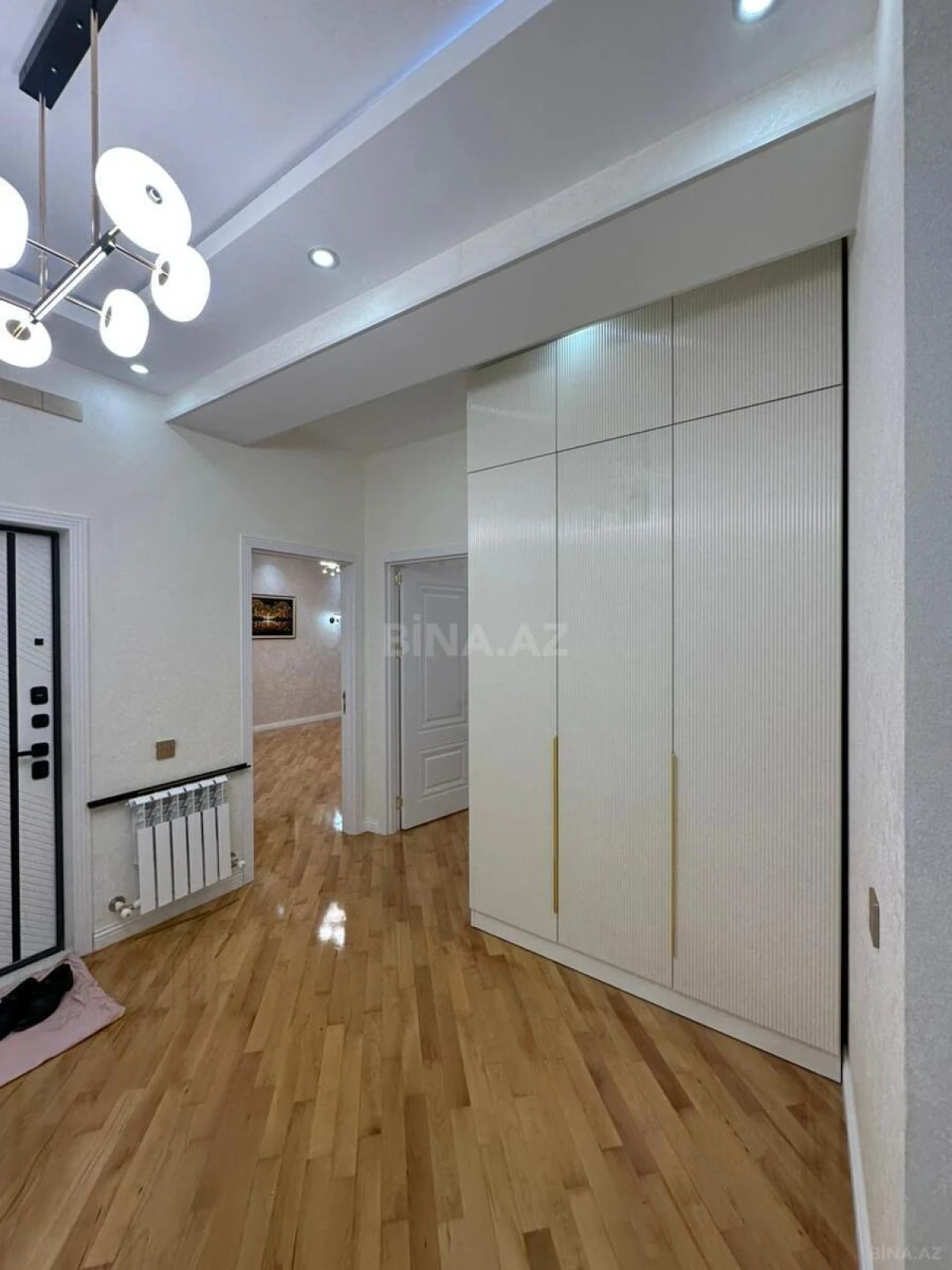 Satılır 3 otaqlı mənzil 130 m²