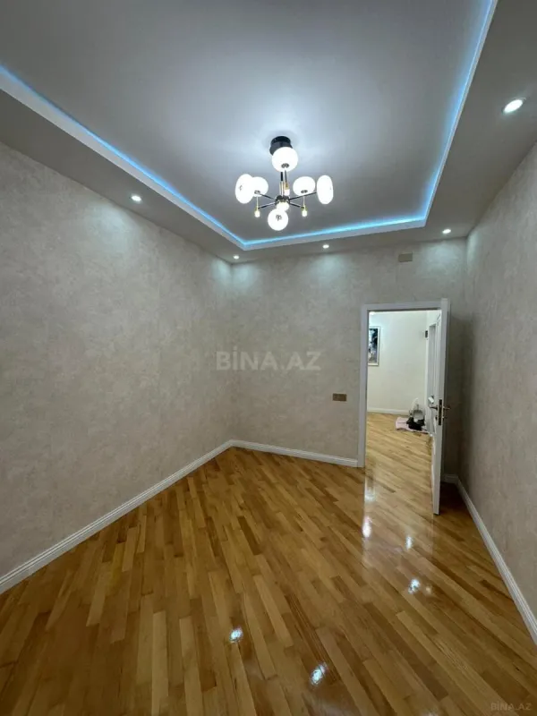 Satılır 3 otaqlı mənzil 130 m²