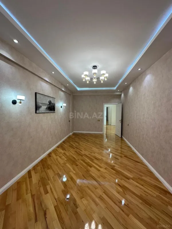 Satılır 3 otaqlı mənzil 130 m²