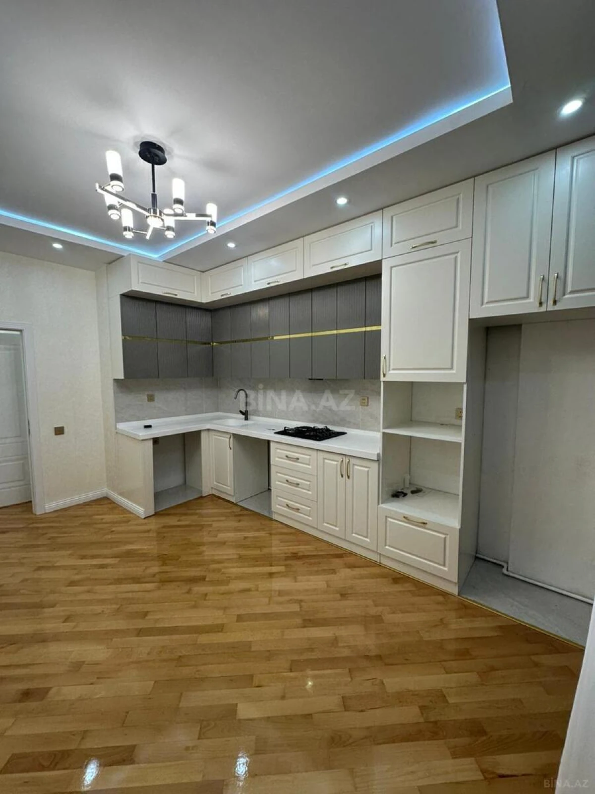Satılır 3 otaqlı mənzil 130 m²