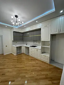 Satılır 3 otaqlı mənzil 130 m²