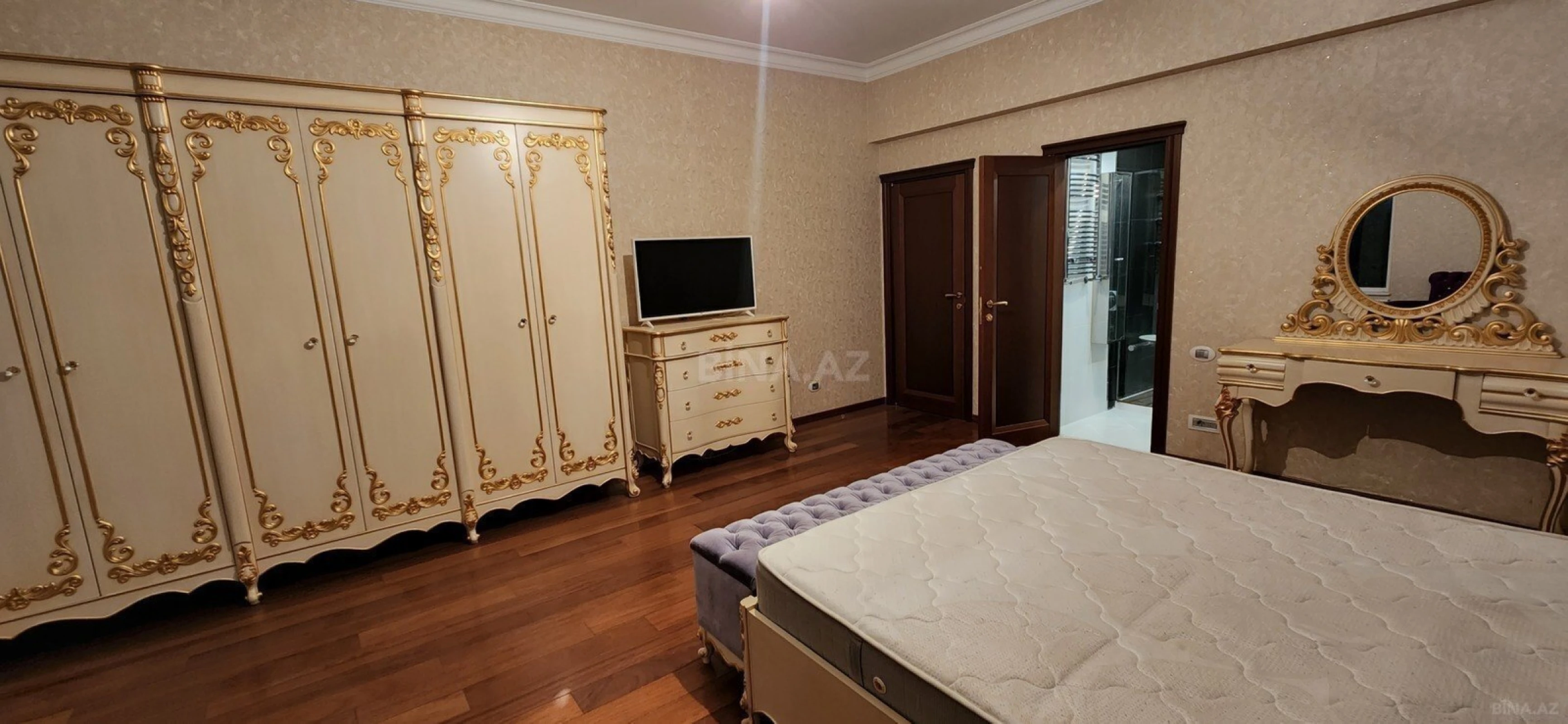 Satılır 5 otaqlı mənzil 250 m²
