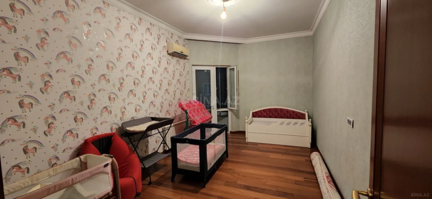 Satılır 5 otaqlı mənzil 250 m²
