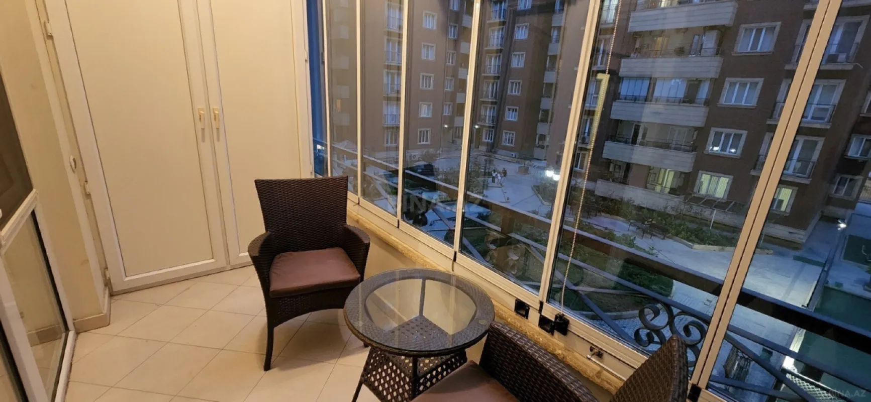 Satılır 5 otaqlı mənzil 250 m²