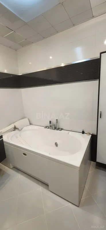 Satılır 5 otaqlı mənzil 250 m²