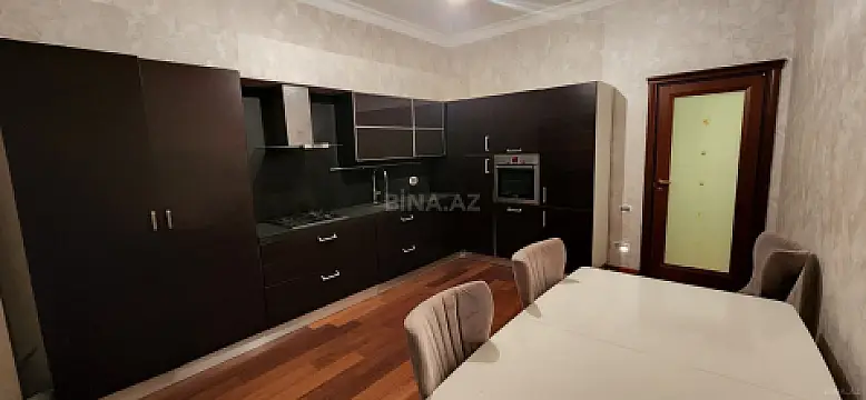 Satılır 5 otaqlı mənzil 250 m²