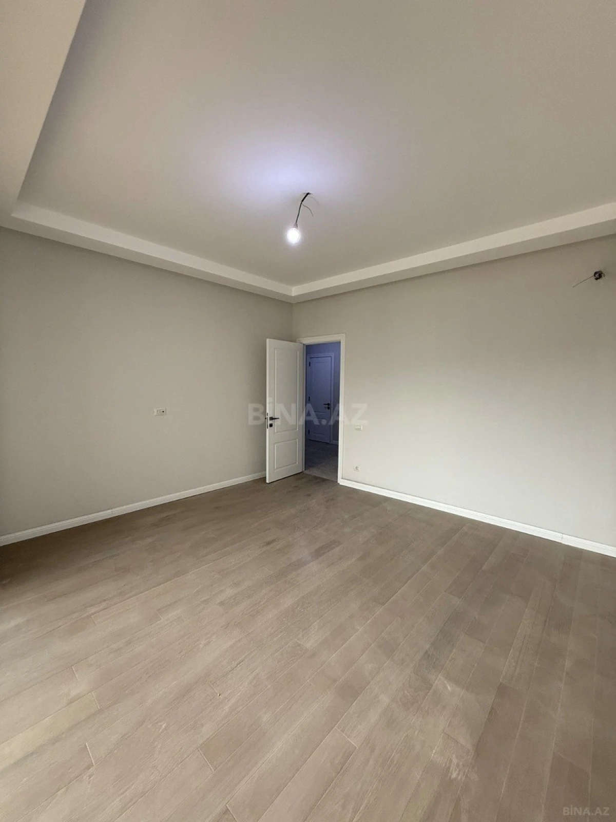 Satılır 4 otaqlı mənzil 107.7 m²
