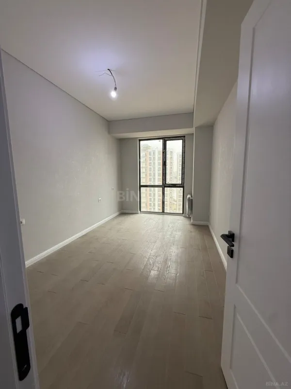 Satılır 4 otaqlı mənzil 107.7 m²