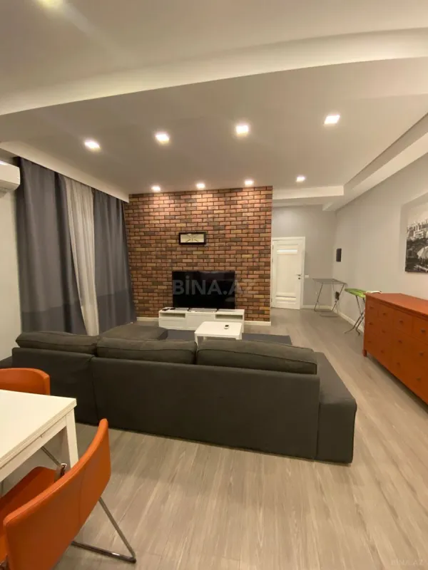 Kirayə verilir 2 otaqlı mənzil 60 m²