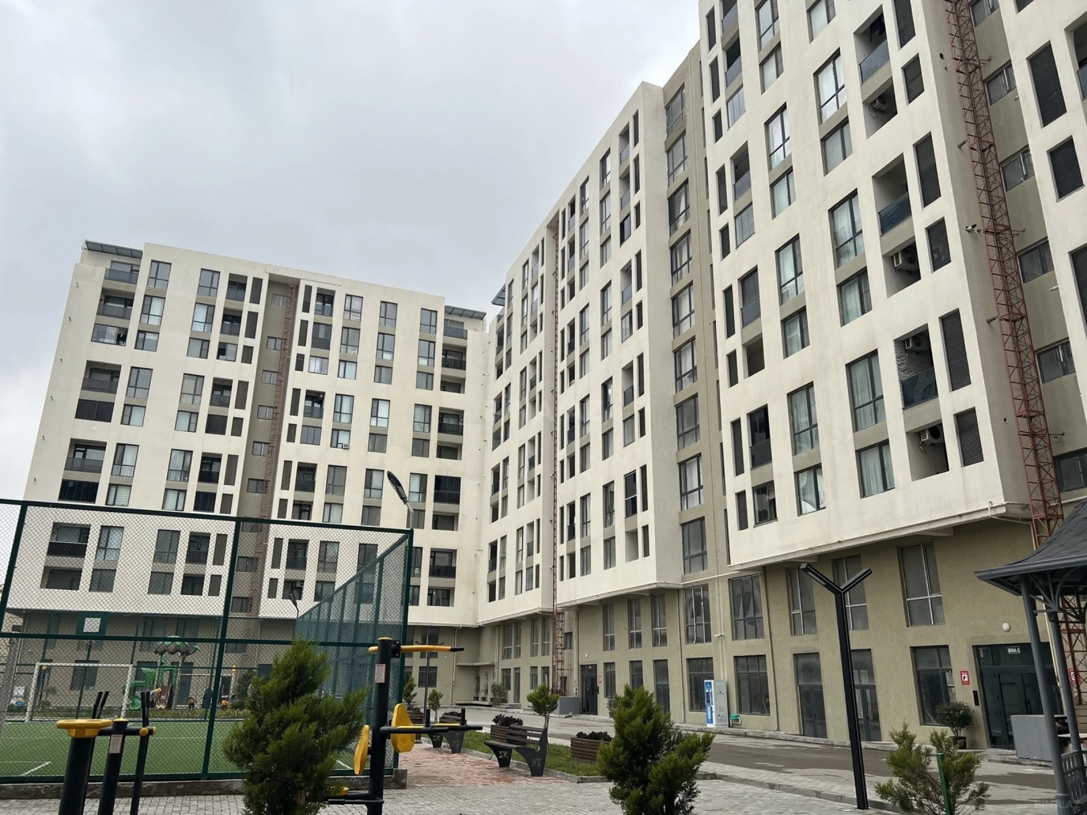 Satılır 4 otaqlı mənzil 146.3 m²
