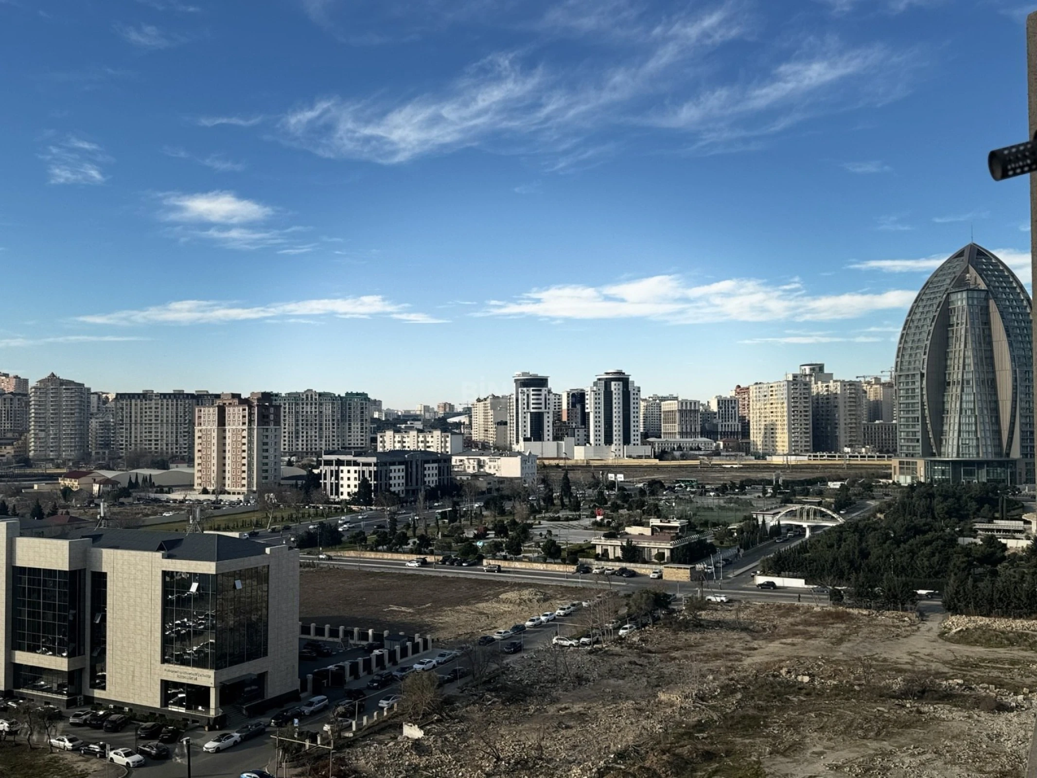 Satılır 2 otaqlı mənzil 79 m²