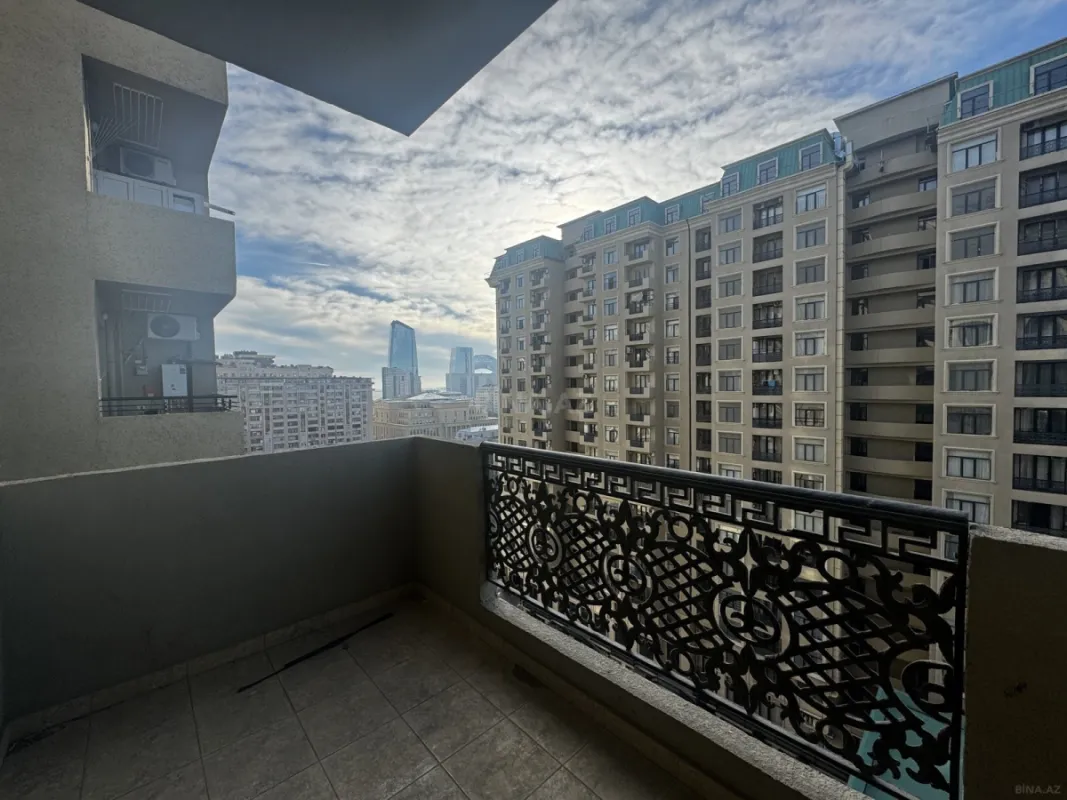 Satılır 2 otaqlı mənzil 79 m²