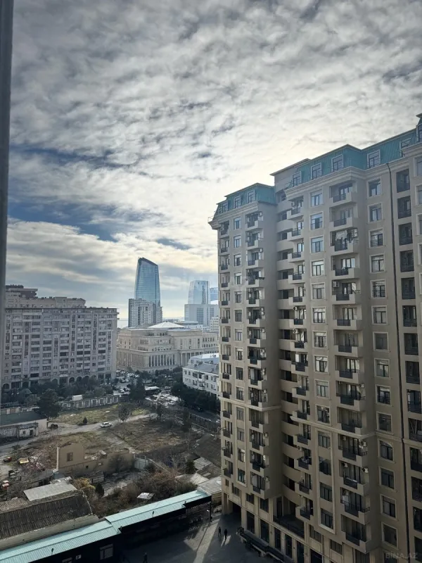 Satılır 2 otaqlı mənzil 79 m²