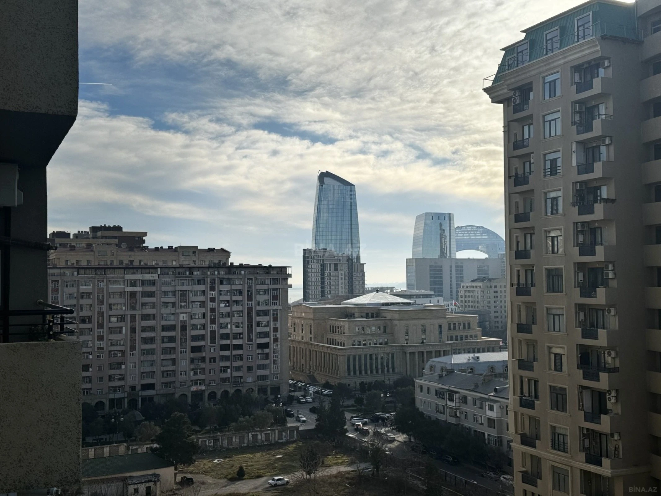 Satılır 2 otaqlı mənzil 79 m²