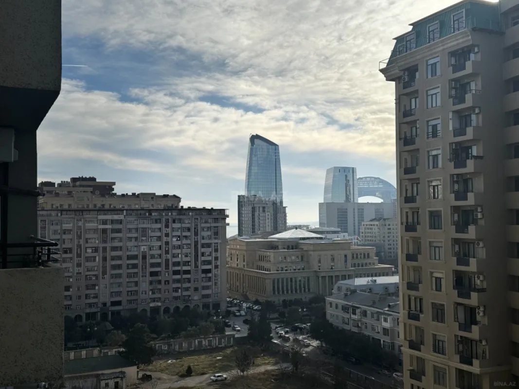 Satılır 2 otaqlı mənzil 79 m²