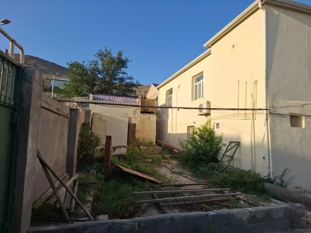 Satılır 7 otaqlı həyət evi 290 m²