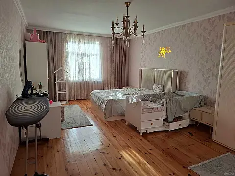 Satılır 7 otaqlı həyət evi 290 m²