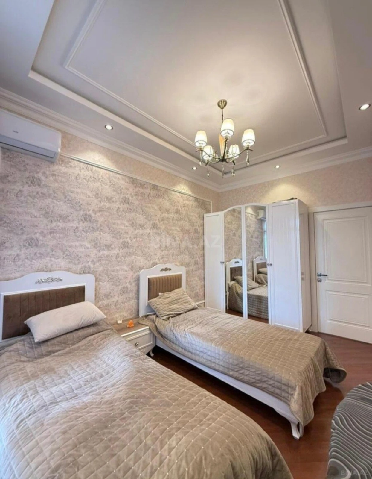 Satılır 3 otaqlı mənzil 120 m²