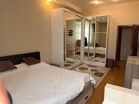 Satılır 2 otaqlı mənzil 90 m²