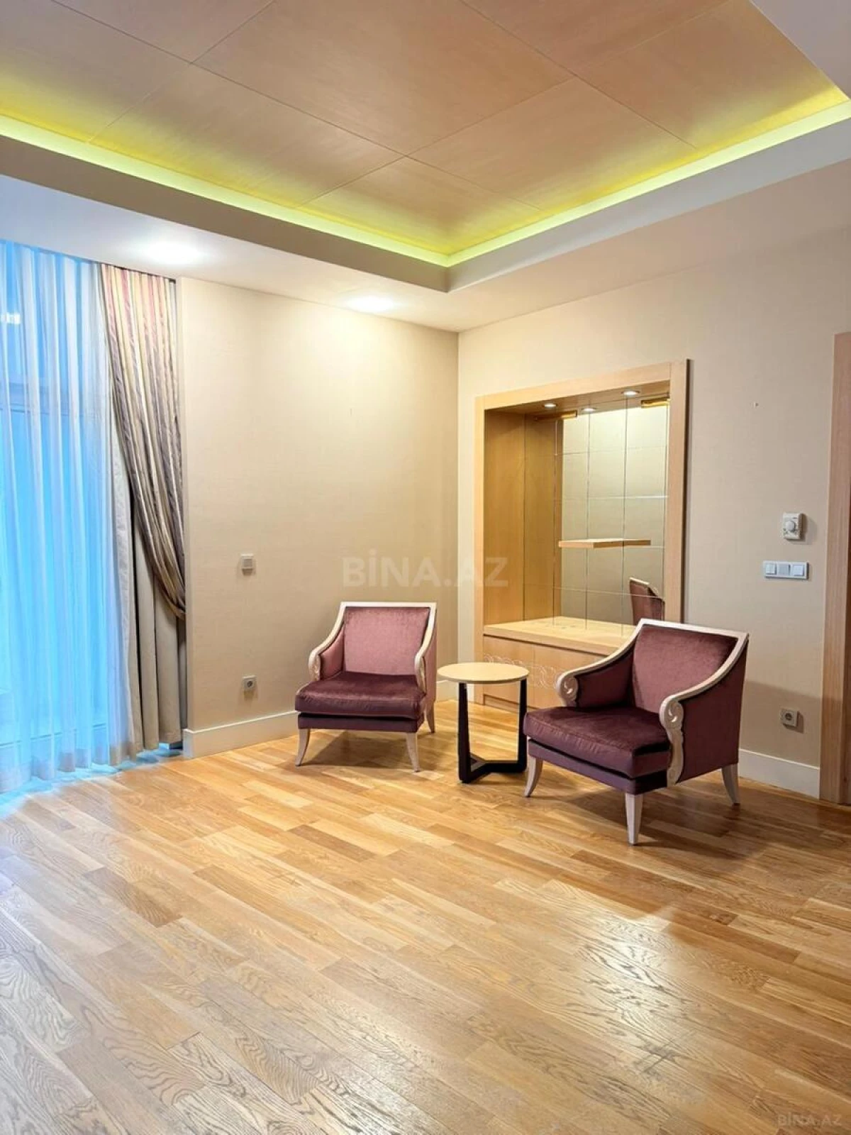 Kirayə verilir 4 otaqlı mənzil 350 m²